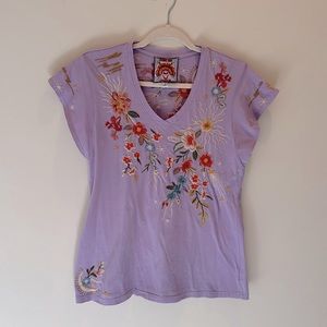 GUC: Johnny Was XS Embroidered Tshirt top Slightly Flared bottom Lavendar Purple
